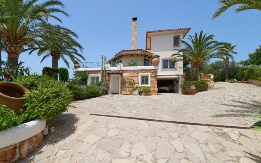 Investment :: Villa with stunning sea views on a secluded plot with privacy