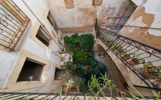 Inversión: Mansión con patio típico mallorquín en el centro histórico de Palma.