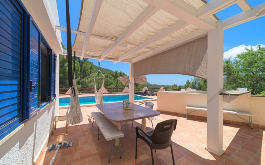 Villa with 2 pools, sea views and large plot at the foot of the Galatzó in Es Capdellà