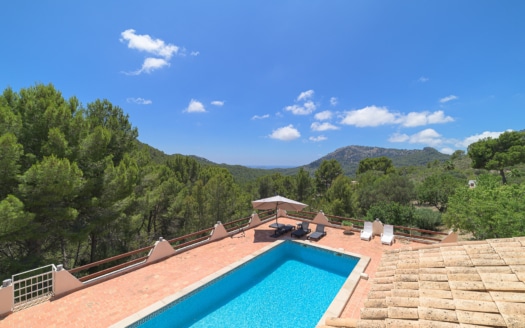Villa with 2 pools, sea views and large plot at the foot of the Galatzó in Es Capdellà