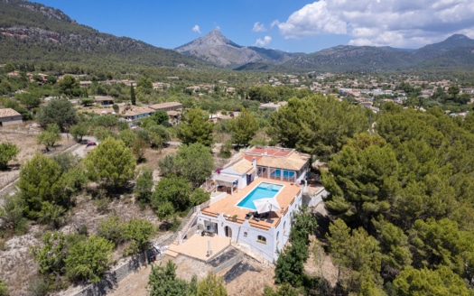 Villa mit 2 Pools, Meerweitblick und großem Grundstück am Fuße des Galatzó in Es Capdellà