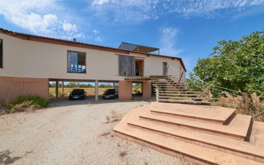 Self-sufficient, architecture award-winning finca with special charm and lots of land in Campos