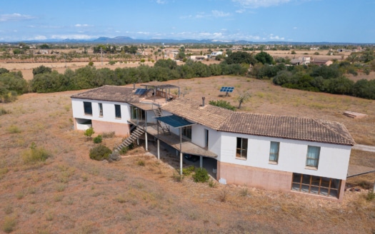 Self-sufficient, architecture award-winning finca with special charm and lots of land in Campos