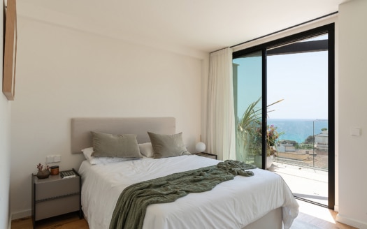 Luxury penthouse with private roof terrace and pool as well as communal pool, walking distance to the beach in Cala Mayor