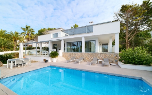 Family villa in top location in Santa Ponsa near Puig de Sa Morisca and Port Adriano with large pool and distant views