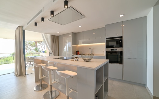 Exklusives modernes Apartment in 1. Meereslinie mit fantastischem Meerblick in Cala Vinyes