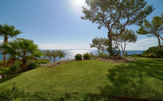 Exklusives modernes Apartment in 1. Meereslinie mit fantastischem Meerblick in Cala Vinyes