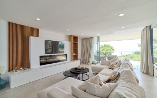 Exklusives modernes Apartment in 1. Meereslinie mit fantastischem Meerblick in Cala Vinyes
