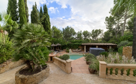 Exclusive: Fantastic villa with pool and beautiful gardens in quiet Costa de la Calma