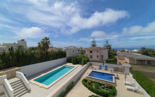 Moderno ático con vistas al mar en una zona tranquila, piscina privada de 40m² y terraza en la azotea en Bahía Blava