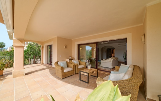Sunny garden apartment with large terrace and garden in exclusive golf complex in Santa Ponsa