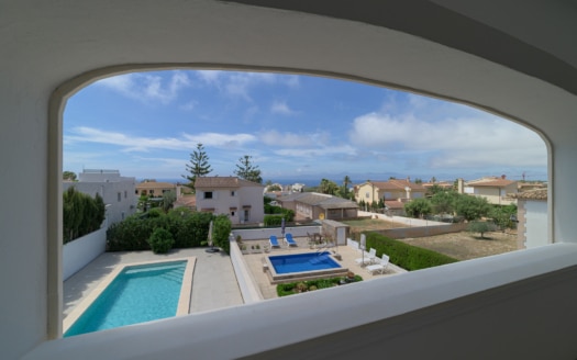 Modern penthouse with sea views in a quiet location, private 40m² pool and roof terrace in Bahia Blava