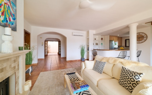 Sunny garden apartment with large terrace and garden in exclusive golf complex in Santa Ponsa