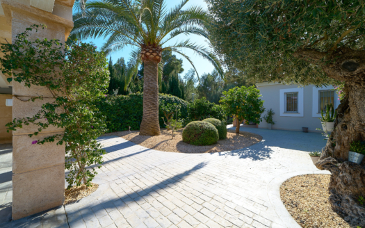 Wunderschöne renovierte Villa mit separater Wohneinheit, eigenem Pool und Garten in Santa Ponsa