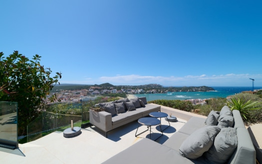 Fantástica villa en Santa Ponsa con magníficas vistas al mar y piscina en una zona tranquila