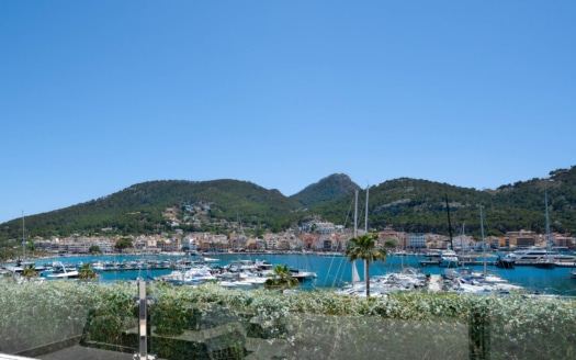 Moderno ático en Port Andratx, top reformado en primera línea de mar con vistas al puerto y al mar