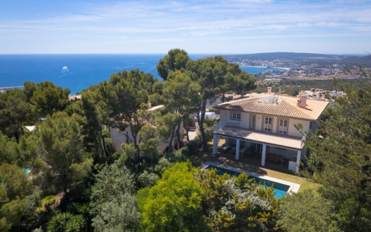 Elegante villa en Costa den Blanes con piscina y preciosas vistas al mar en una zona tranquila