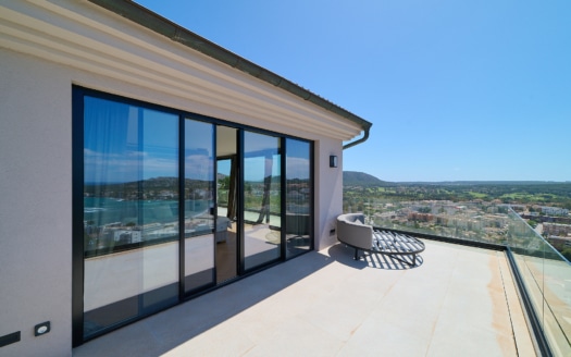 Fantástica villa en Santa Ponsa con magníficas vistas al mar y piscina en una zona tranquila