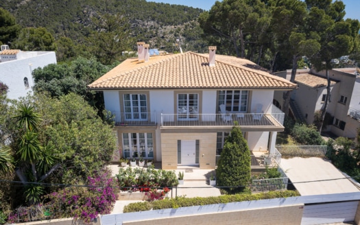 Elegante villa en Costa den Blanes con piscina y preciosas vistas al mar en una zona tranquila