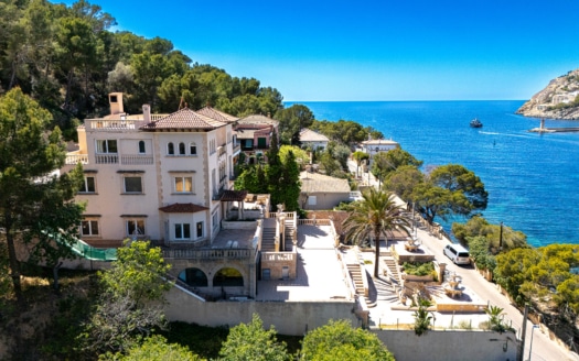 Project: Luxury residence with history and a royal sea view in Port Andratx - listed building