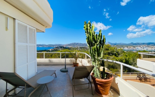 Duplex Apartment in Nova Santa Ponsa in renommierter Anlage mit traumhaften Meerblick