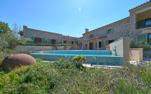 Finca en Es Capdella con piscina, fantásticas vistas y estilo mallorquín