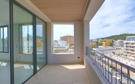 Modern penthouse with private pool near Bellver Castle in Palma