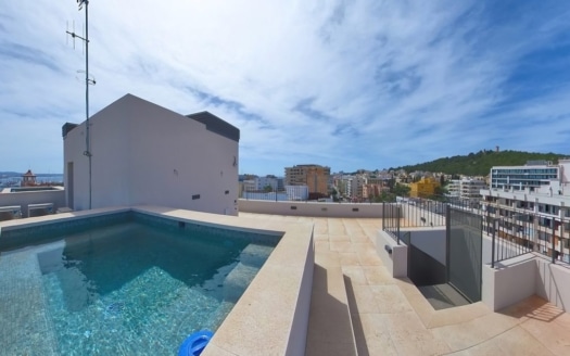 Moderno ático con piscina privada cerca del Castillo de Bellver en Palma