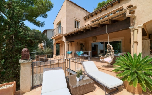 Beautiful villa in Santa Ponsa with private pool and garden in a very quiet location