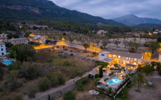 Traumfinca in Es Capdella: Ruhe, Luxus und atemberaubender Ausblick im Herzen Mallorcas