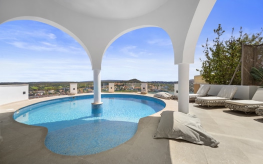 Villa moderna en Santa Ponsa con magníficas vistas al mar sobre la bahía de Santa Ponsa