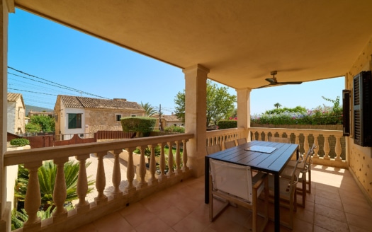 Villa clásica en Calvia con piscina, jardín, parque infantil y vistas al pueblo