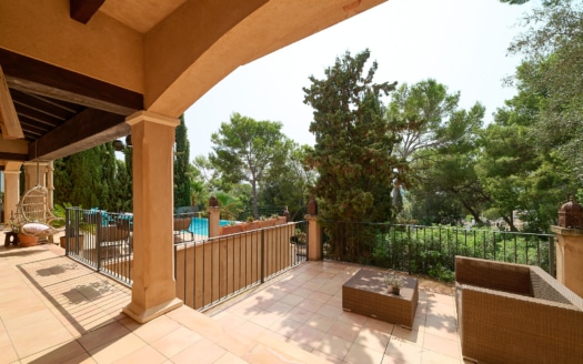 Beautiful villa in Santa Ponsa with private pool and garden in a very quiet location