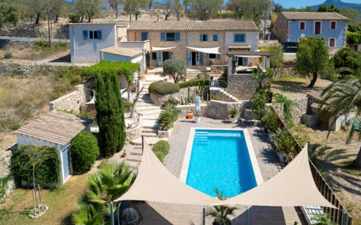 Finca de ensueño en Es Capdella: tranquilidad, lujo y vistas impresionantes en el corazón de Mallorca