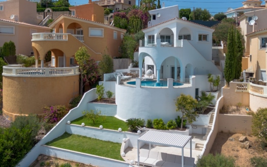 Villa moderna en Santa Ponsa con magníficas vistas al mar sobre la bahía de Santa Ponsa