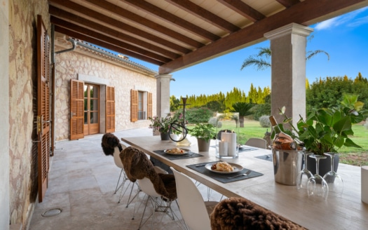 Oasis privado en Mallorca: Finca de lujo con espaciosa propiedad, lago privado y licencia de alquiler vacacional (ETV)