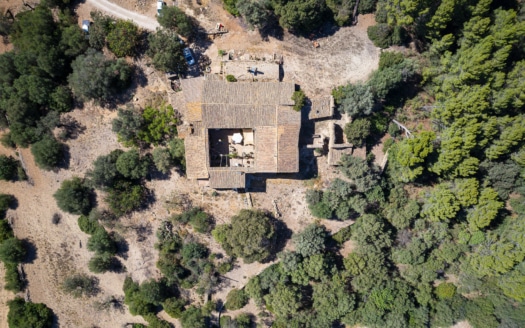 Investment: Historic finca near Andratx with olive mill from the 18th century - fantastic location