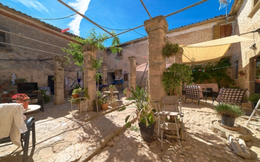 Investment: Historic finca near Andratx with olive mill from the 18th century - fantastic location