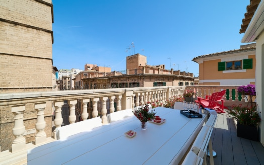 Luxuriöses Stadthaus in Palmas Altstadt mit Dachterrasse und eigenem Pool - Oase der Exklusivität