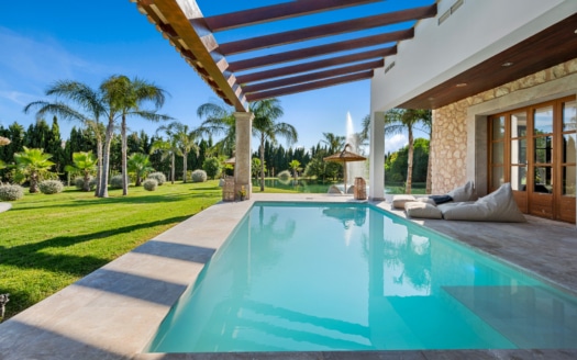 Private oasis in Mallorca: Luxury finca with spacious property, private lake and vacation rental license (ETV)