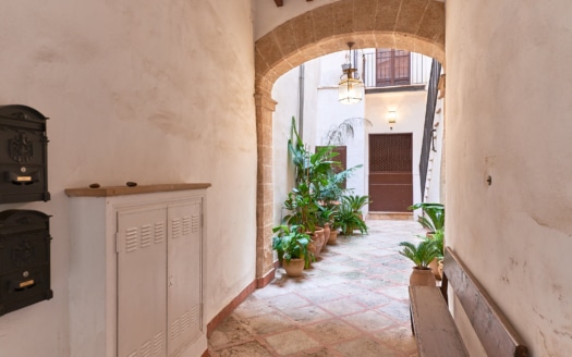 Investment: Historisches Apartment in der Altstadt von Palma zum Sanieren