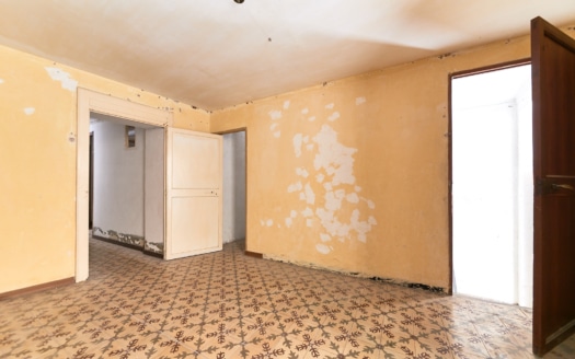 Investment: Historic apartment in the old town of Palma for refurbishment