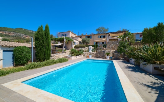 Finca de ensueño en Es Capdella: tranquilidad, lujo y vistas impresionantes en el corazón de Mallorca