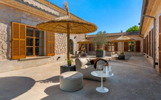 Private oasis in Mallorca: Luxury finca with spacious property, private lake and vacation rental license (ETV)