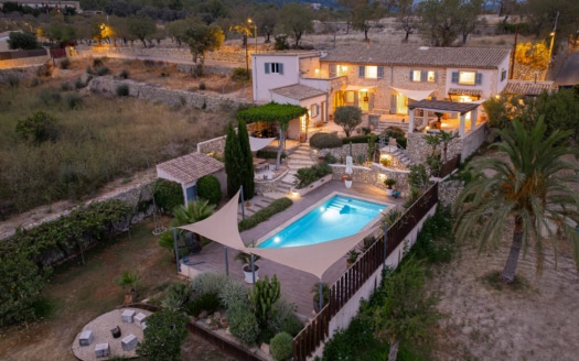 Finca de ensueño en Es Capdella: tranquilidad, lujo y vistas impresionantes en el corazón de Mallorca