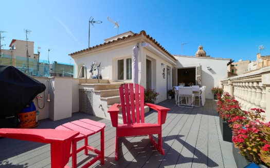 Luxuriöses Stadthaus in Palmas Altstadt mit Dachterrasse und eigenem Pool - Oase der Exklusivität