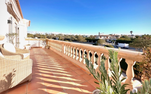 Moderno chalet independiente en Sa Torre con piscina y jardín