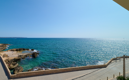 Completely renovated apartment in Cala Gamba on the 1st line with spectacular sea views