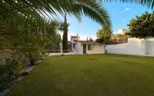 Chalet luminoso en Costa de la Calma con piscina y jardín - ¡mucho potencial!