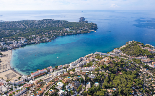 Villa en Santa Ponsa con mucho potencial en una ubicación privilegiada con fantásticas vistas a la montaña